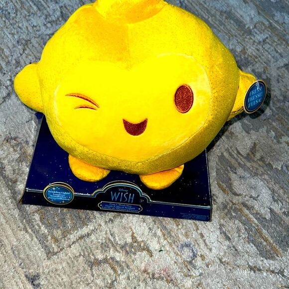Disney Wish and hug star twinkling lights NWT - Picture 2 of 6